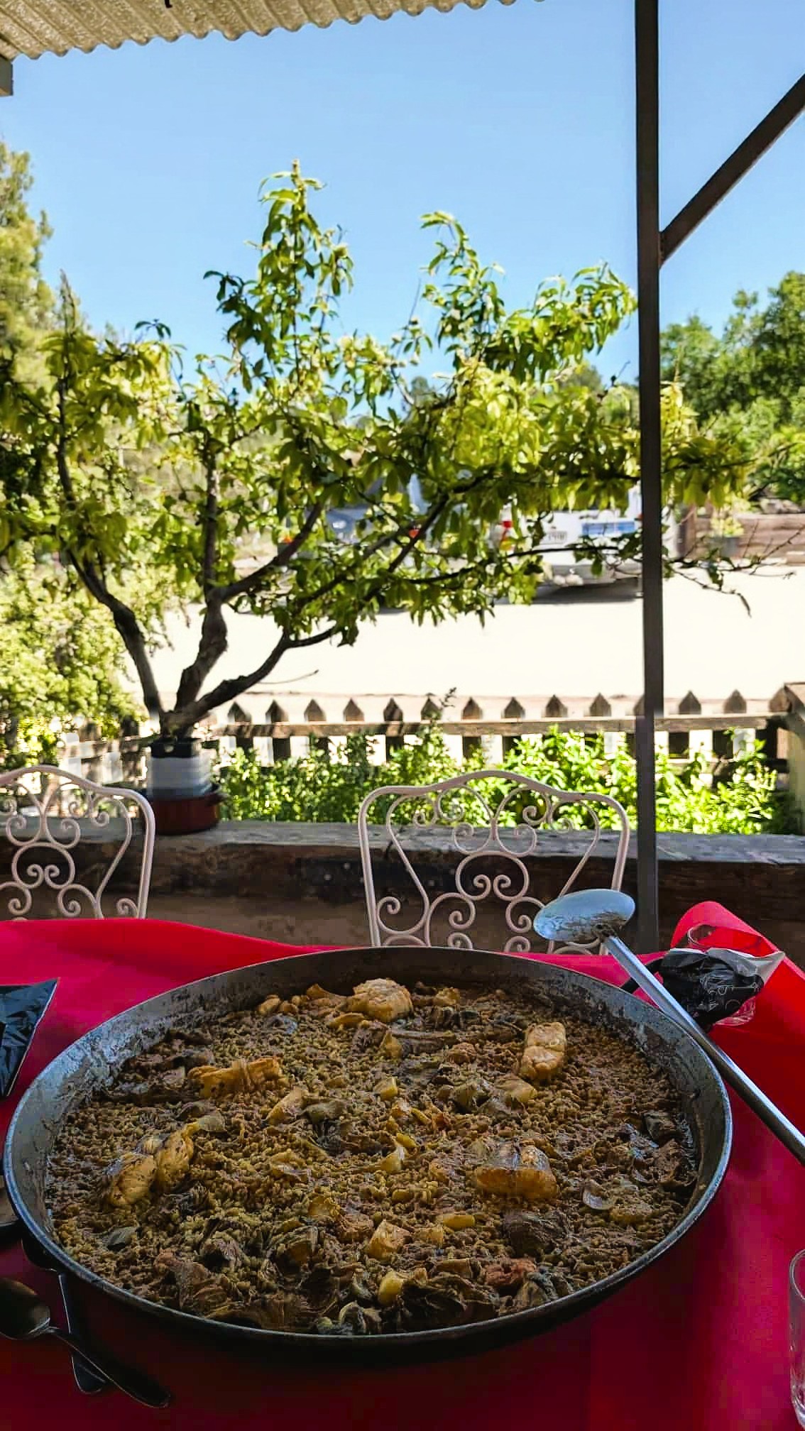 Paella en el porche